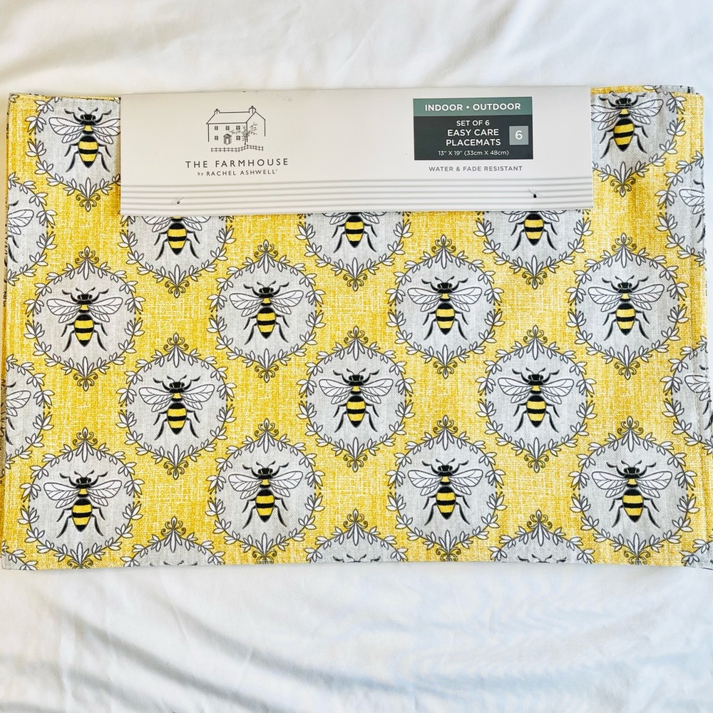 Rachel Ashwell The Farmhouse Six (6) Queen BEE Placemats Yellow Gray NWT 13 x 19